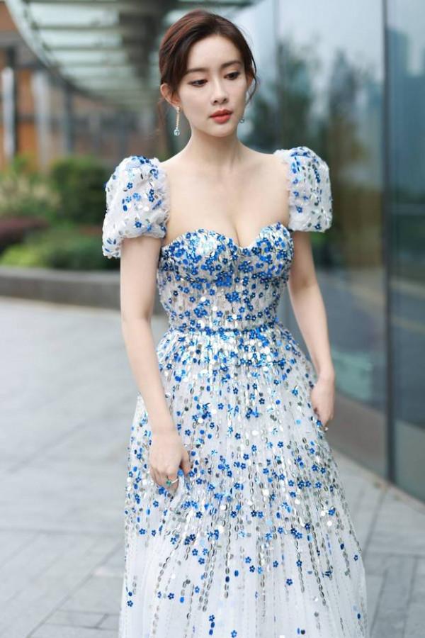 孟子義穿碎鑽小長裙美若天仙，誰能抵擋得住，堪比18歲的劉亦菲