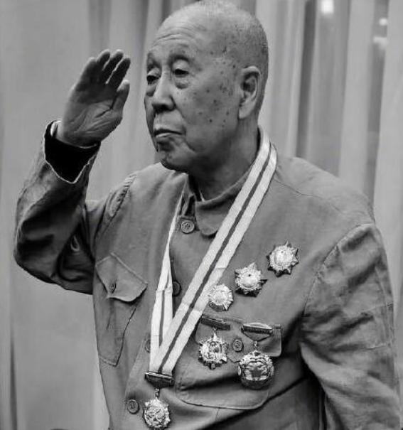 開國將帥只有六人健在,最年輕的已經98歲,最年長的108歲高壽 開國將帥只有六人健在,最年輕的已經98歲,最年長的108歲高壽