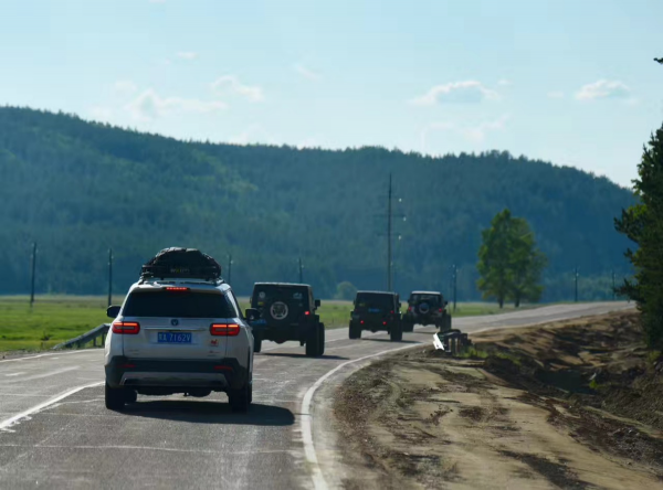 北京女人，把國產車開到非洲，花200萬旅遊，路遇搶劫，去過104國