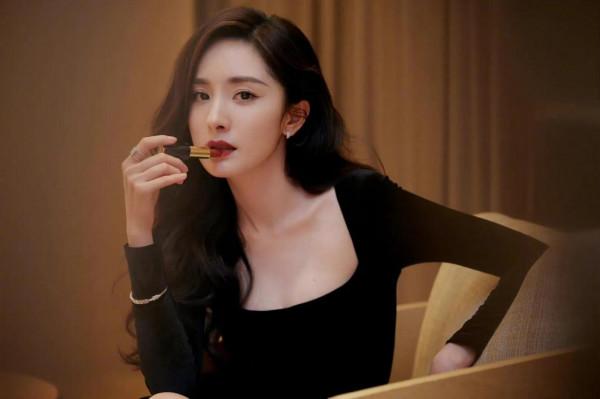 楊冪小黑裙超迷人