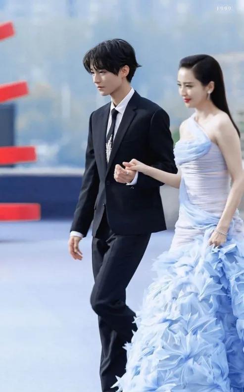 陳坤扶鞏俐同框真“豪門姐弟”即視感,細數明星養眼同框 陳坤扶鞏俐同框真“豪門姐弟”即視感,細數明星養眼同框