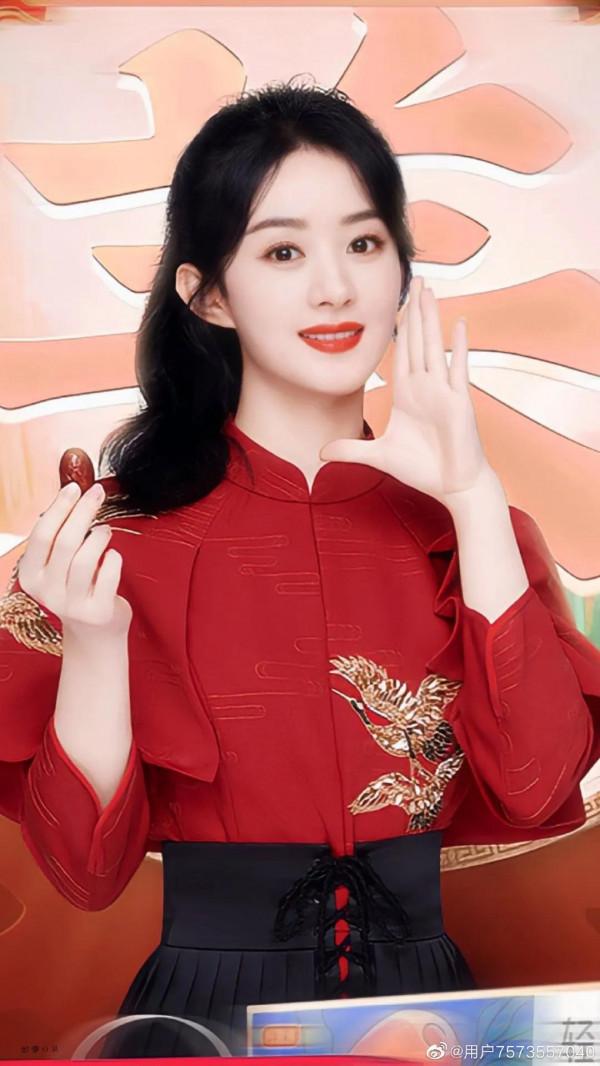 趙麗穎絕美廣告圖,把廣告拍成了大片,各種氣質拿捏的死死的 趙麗穎絕美廣告圖,把廣告拍成了大片,各種氣質拿捏的死死的