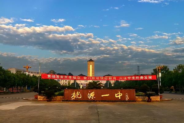 優秀教師被挖走，尖子生被跨區招走，縣中校長：我拿什麼來競爭？