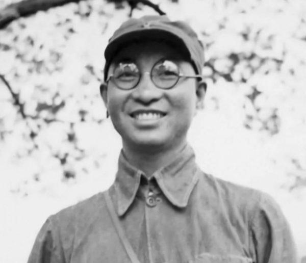 抗戰時,衛立煌會見徐向前,笑言:好險,5年前差點被你活捉 抗戰時,衛立煌會見徐向前,笑言:好險,5年前差點被你活捉