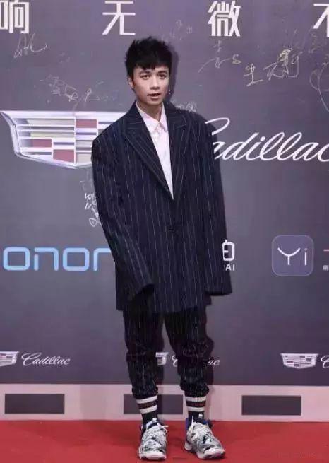 明星造型“尷尬史”:有人像荷包蛋,有人醜似女巫,有人老10歲 明星造型“尷尬史”:有人像荷包蛋,有人醜似女巫,有人老10歲