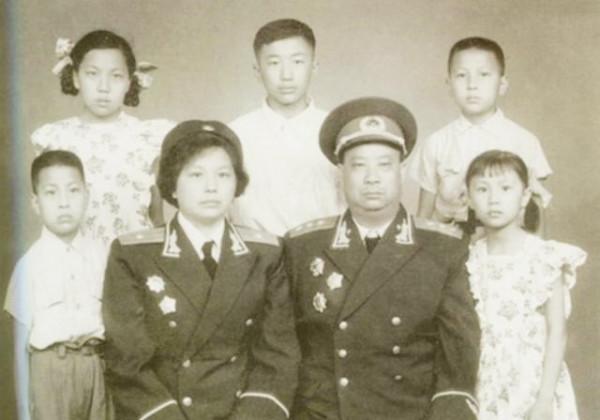 部隊發現賀炳炎的戰馬，賀龍一聽：出動1個師務必找到他