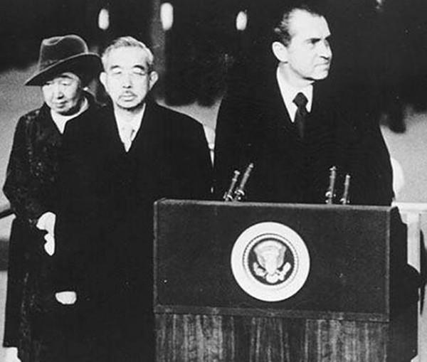 裕仁天皇去世後，日本希望中國派代表團前往弔唁，我國如何回覆？