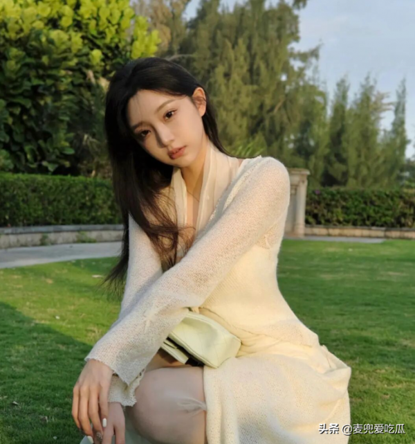 王思聰陪慎婕過情人節，買奢侈品包顯闊氣，女方顏值不如孫一寧