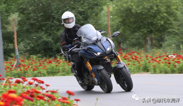 顛覆印象，敦煌試駕雅馬哈倒三輪NIKEN