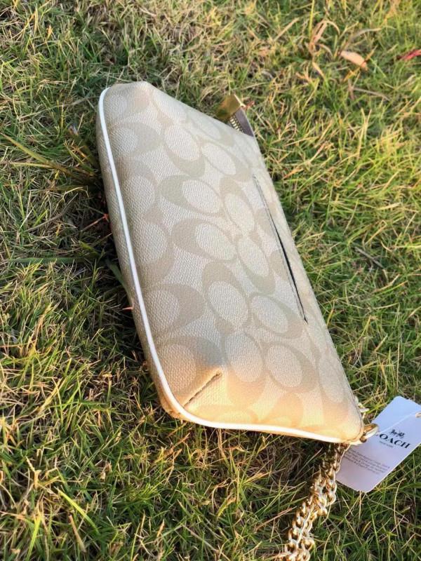 大號零錢包 耐用簡單 出門可裝鑰匙 零錢等 是你想要的嗎？