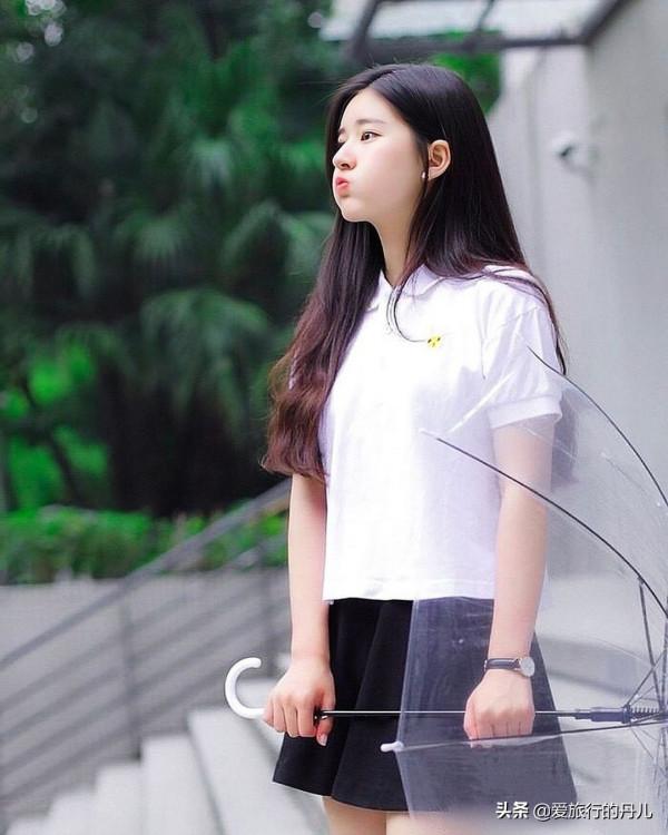 趙露思真有少女感!身穿白色POLO衫搭配黑色半身裙,學院風滿滿 趙露思真有少女感!身穿白色POLO衫搭配黑色半身裙,學院風滿滿