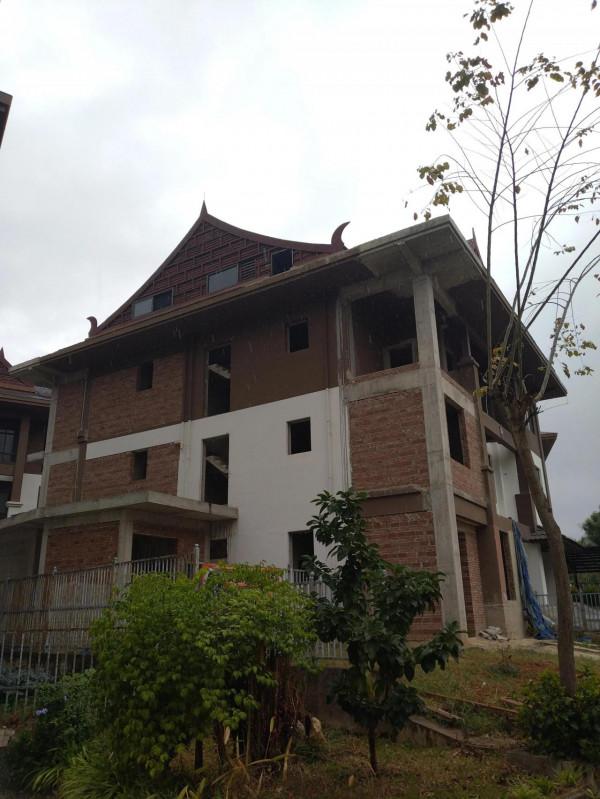 剛剛裝修好的別墅就要拆，是自願還是被迫，如此舉動勞命傷財