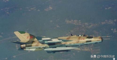 巴基斯坦要求改進殲7座艙，巴空軍中將親自示範：這裡要和F16一樣