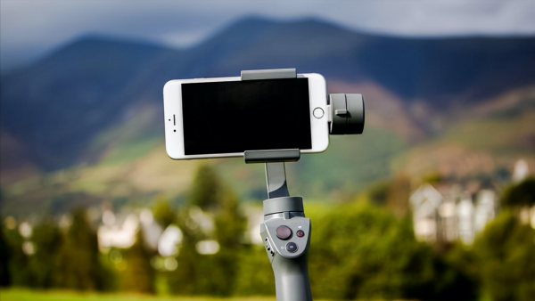 飛機能玩手機嗎？攜帶一部高效能手機，絕對是外出旅遊者的好幫手