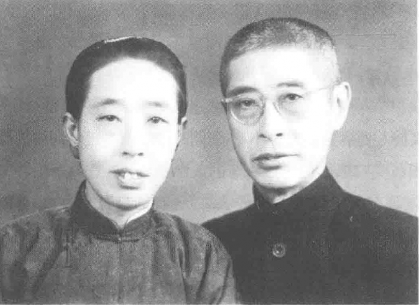 1934年，一女學生放棄明星夢，最終成了潛伏在蔣介石身邊的聽風者