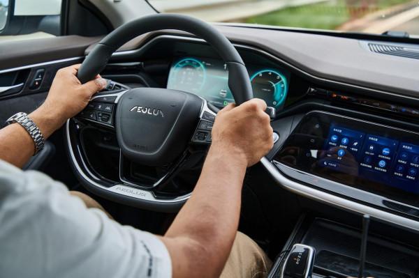 試駕賽道級寬體家轎奕炫MAX 從麗江自駕香格里拉納帕海