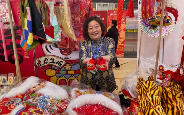 新聞8點見丨遊客打卡動物園 虎年看虎吸“福氣”