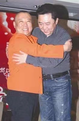 給郭德綱捧哏18年，于謙為何拒絕德雲社的股份？