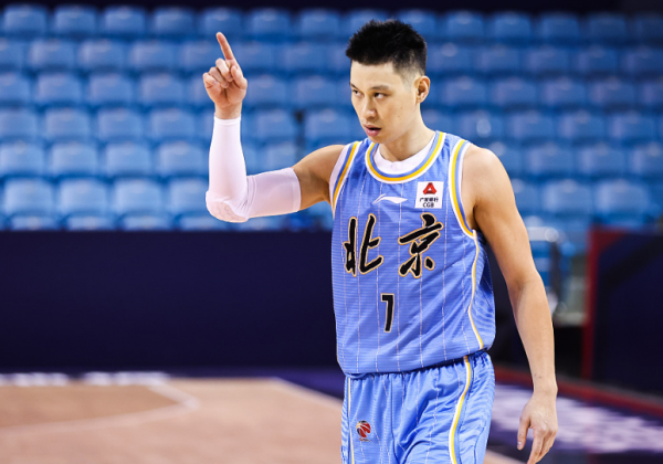 CBA爭議，北京王牌肩撞廢人惡犯！裁判違體都不給，蘇群高呼不解