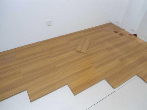 地板到貨別急著裝,先問清楚這3句話,不然留下的爛攤子都算你的 地板到貨別急著裝,先問清楚這3句話,不然留下的爛攤子都算你的