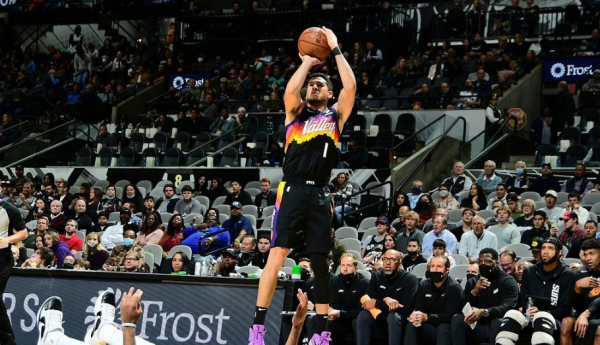 NBA刺激一天：太陽13連勝，火箭15連敗，雄鹿狂勝31分創三項第一