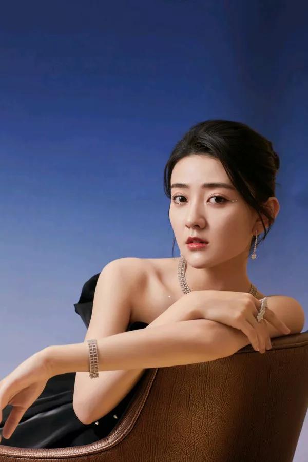 梁潔兩種風格的連衣裙，各有各的美，氣質溫文爾雅真是太美了