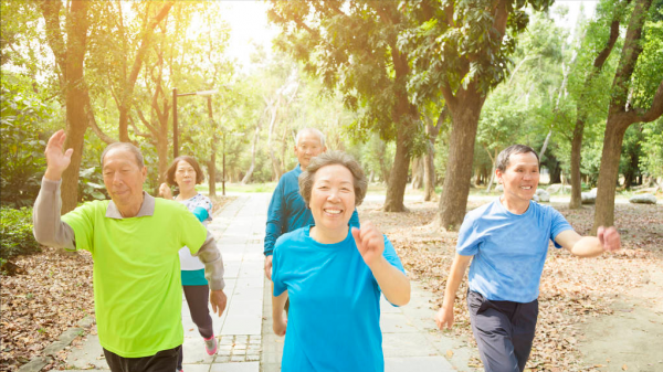 老年人下肢無力，有常見5個原因，該怎樣預防和應對，醫生告訴您
