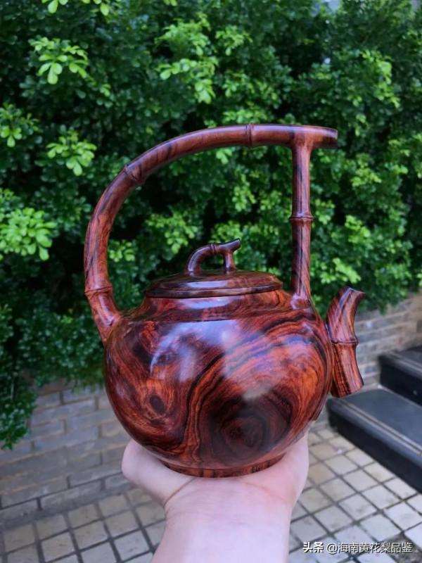 「趣竹提樑壺」吳嶽傑大師親工制極品海南黃花梨紫紅油油梨 「趣竹提樑壺」吳嶽傑大師親工制極品海南黃花梨紫紅油油梨