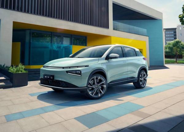 理想再登頂 哪吒超越蔚來 8月造車新勢力銷量旁觀