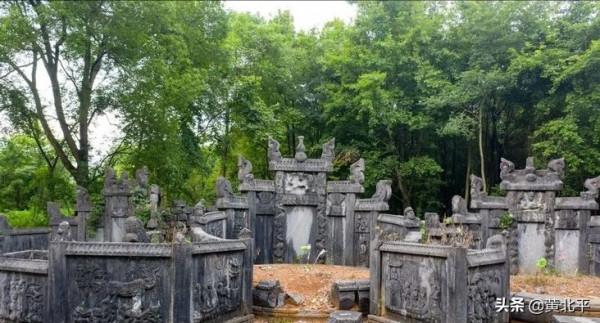 湖南永州東安縣唐元甫將軍墓，清朝官至水軍提督，獲贈朝廷黃馬褂