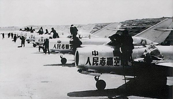 1952年張積慧擊落戴維斯，劉震：你們立大功了，檢討會改慶功宴