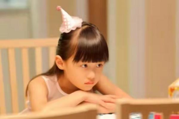 童星也內捲了？張籽沐13歲演高中生，小溫宜紀姿含卻沒小時候火？