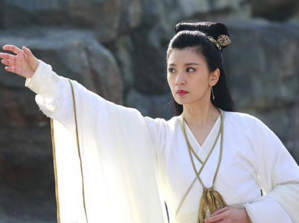 無崖子痴戀她人,為何還和李秋水生兒育女?你看李秋水有何特長 無崖子痴戀她人,為何還和李秋水生兒育女?你看李秋水有何特長