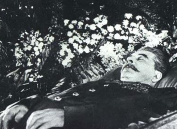 勃列日涅夫逝世，我方是否要參加葬禮？鄧公用一妙招緩和中蘇關係