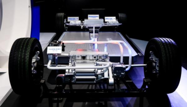 比亞迪又放大招了，戳中行業“四大痛點”，會是下一個王炸嗎？