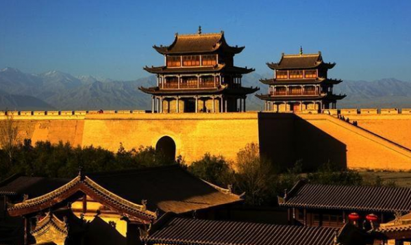 嘉峪關城牆上，放了一塊磚頭，為什麼幾百年來無一人敢動它？