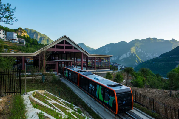 穿越雲龍地縫千萬年的美景