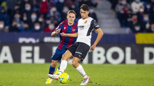 從0-2到4-3！歐冠前亞軍絕境爆發，15天連贏3場，巴薩變第8