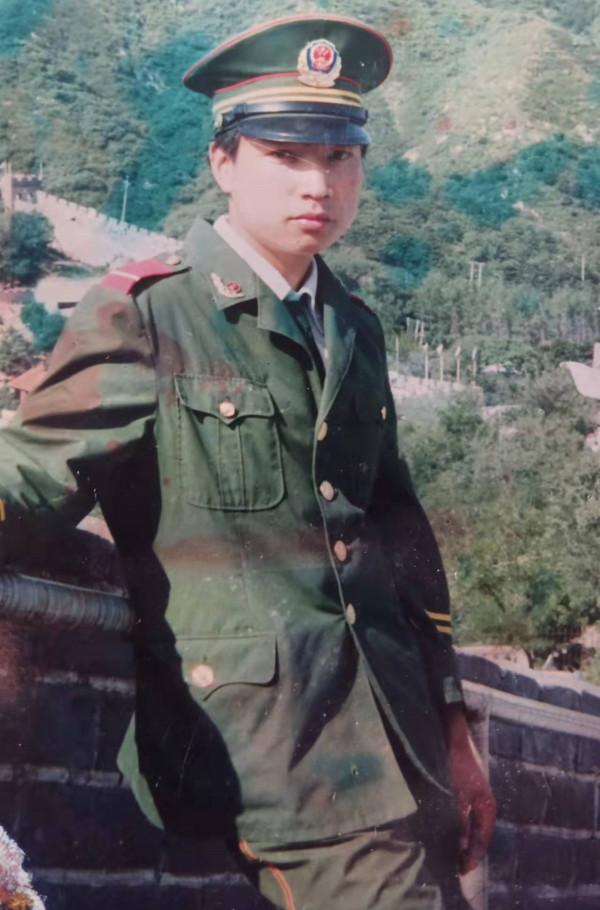 兩戰友失聯30年,影片見面互相調侃,“你胖啦!” 兩戰友失聯30年,影片見面互相調侃,“你胖啦!”