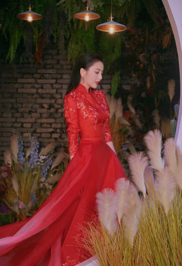 佟氏七寶車,麗日坐高閣,婭相兼尤美,粉紅女郎佟麗婭 佟氏七寶車,麗日坐高閣,婭相兼尤美,粉紅女郎佟麗婭