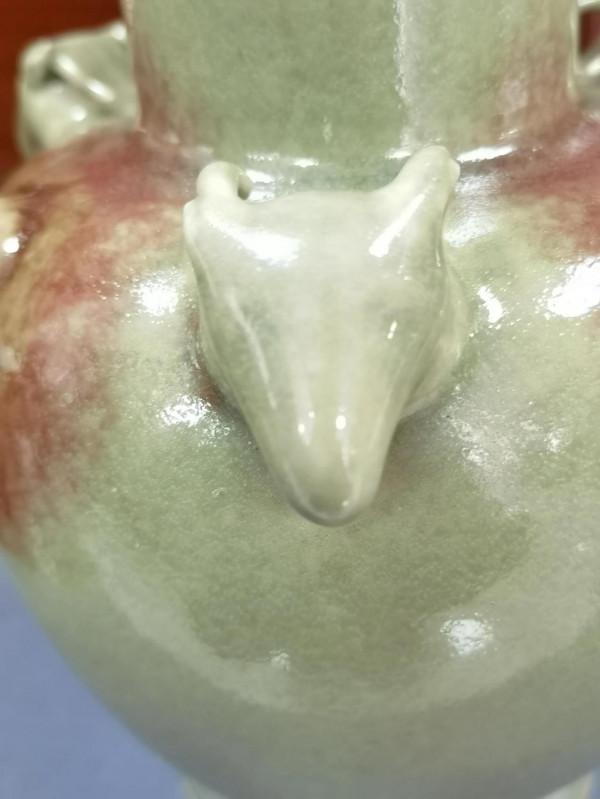 釉裡紅三羊開泰賞瓶，