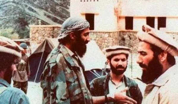 拉登妻子回憶丈夫被殺之夜：飛機軟迫降前驚醒，唸叨：美國人來了