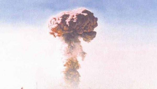 1997年香港迴歸前，中英軍艦對峙三天三夜，中方：撞就撞，誰怕誰