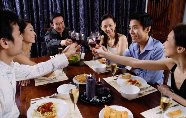 請同事吃飯，她卻&OpenCurlyDoubleQuote;客帶客&rdquo;，事後還說我小氣，我做錯了嗎？