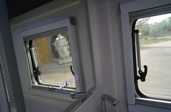 最新底盤搭配航空座椅,豪華內飾,賽德獵鷹2號G系列房車 最新底盤搭配航空座椅,豪華內飾,賽德獵鷹2號G系列房車