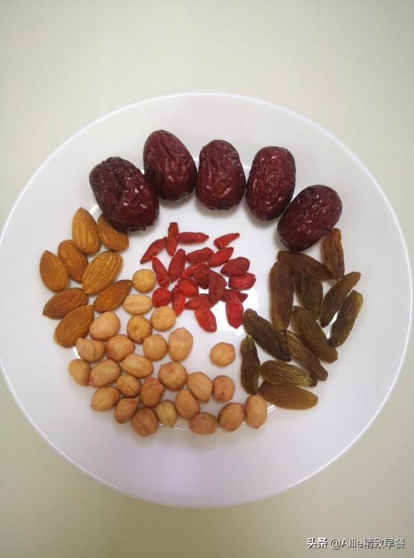 八寶飯的升級版，用雜糧搭配這幾樣，香甜軟糯又飽腹，成品真好看