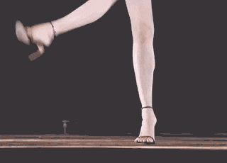 江疏影曬《歡樂頌3》殺青照，拍攝歷時7個月，新五美罕見親密同框