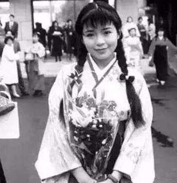 猛人朱迅：端盤洗廁所，簽約日本電臺，拍電影爆紅，入央視成花旦