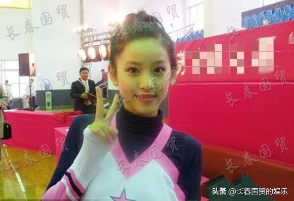 章澤天16歲時青澀舊照曝光，對著鏡頭比V笑容燦爛