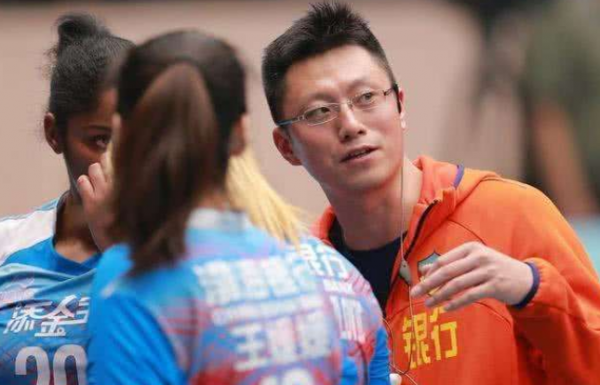 排球女神魏秋月:中國女排靈魂二傳,15歲與老公相識,還被郎平催婚